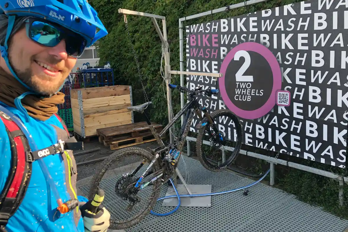 Foto_Leogang - MTB-Urlaub 04 Dreckiges MTB am BikeWash